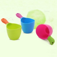 Baby bath scoop